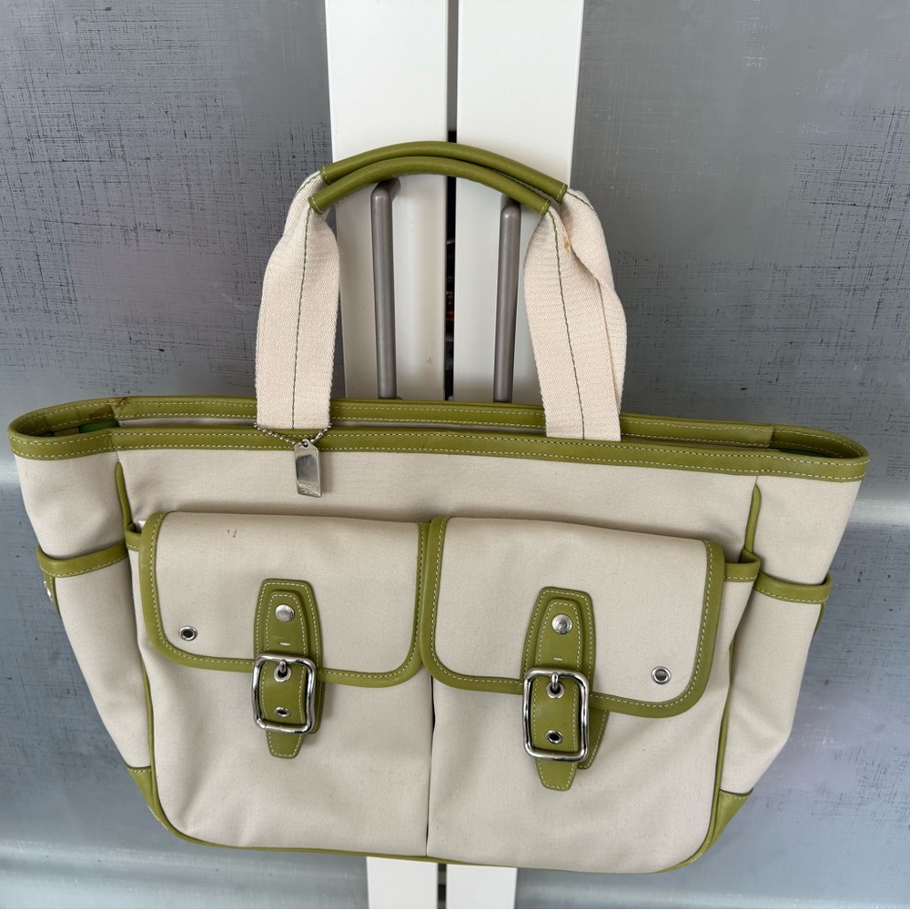 💚green and white canvas Coach Bag💚